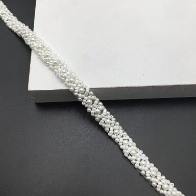 10mm baltos sp. dekoratyvinė juostelė su perliukais ir biseriu, 1m