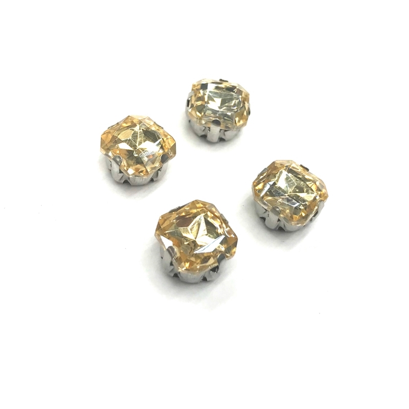 10mm šviesios dūminės sp. kristalai sidabro sp. rėmeliuose, 4vnt