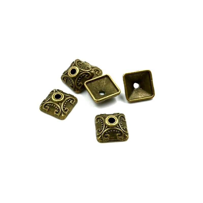 10x4mm žalvario sp. kepurėlės, 21vnt. 10x4mm žalvario sp. kepurėlės, 21vnt.