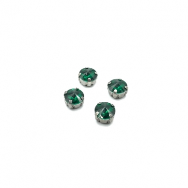 10mm Emerald sp. apvalūs kristalai sidabro sp. rėmeliuose, 6vnt.