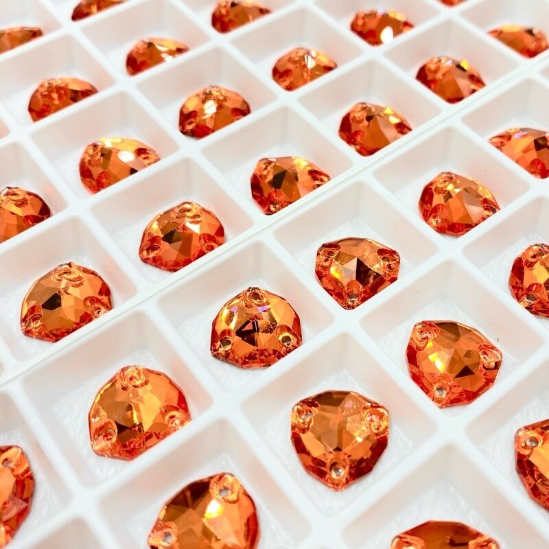 12mm oranžinės sp. trikampio formos prisiuvami kristalai, 2vnt.