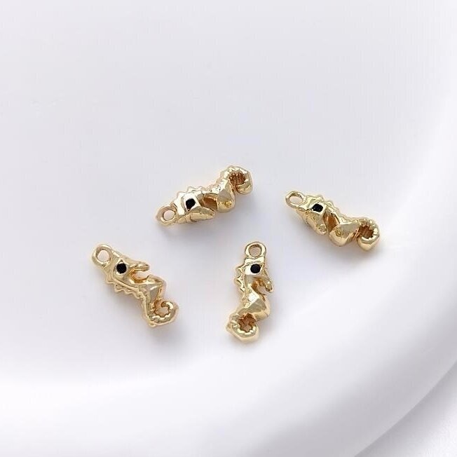 13x5mm 14k aukso sp. nerūdijančio plieno pakabukas jūrų arkliukas, 1vnt. 13x5mm 14k aukso sp. nerūdijančio plieno pakabukas jūrų arkliukas, 1vnt.