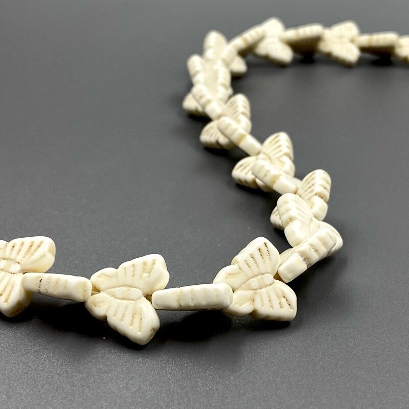 13x15mm kreminės sp. drugelio formos hovlitas, 40cm juosta 13x15mm kreminės sp. drugelio formos hovlitas, 40cm juosta