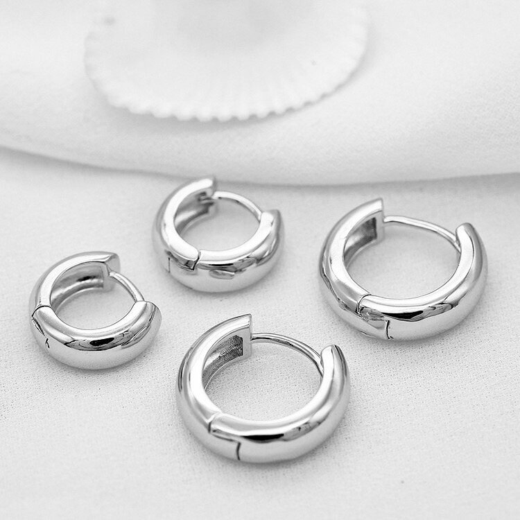 14mm platinos sp. nerūdijančio plieno auskarų įvėrimai, 2vnt. 14mm platinos sp. nerūdijančio plieno auskarų įvėrimai, 2vnt.