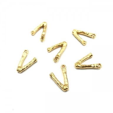 17x12mm rausvo aukso sp. nerūdijančio plieno pakabukas V raidė, 2vnt. 17x12mm rausvo aukso sp. nerūdijančio plieno pakabukas V raidė, 2vnt.