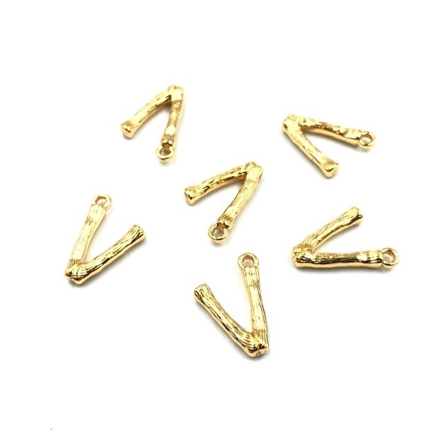 17x12mm rausvo aukso sp. nerūdijančio plieno pakabukas V raidė, 2vnt.