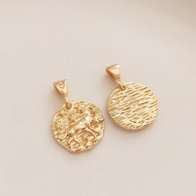 19x13mm 14k aukso sp. nerūdijančio plieno pakabukas jautis, 1vnt. 19x13mm 14k aukso sp. nerūdijančio plieno pakabukas jautis, 1vnt.