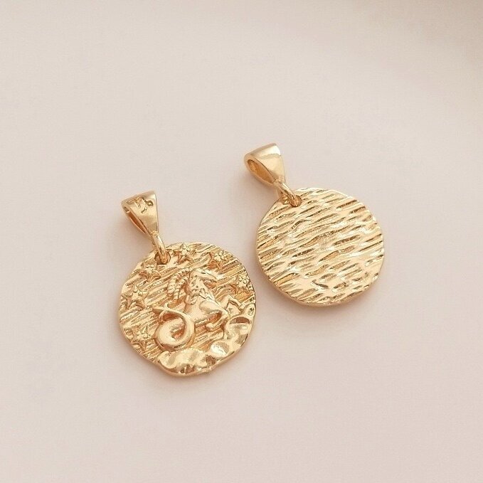 19x13mm 14k aukso sp. nerūdijančio plieno pakabukas ožiaragis, 1vnt. 19x13mm 14k aukso sp. nerūdijančio plieno pakabukas ožiaragis, 1vnt.