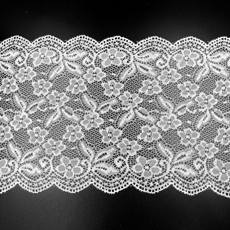 195mm baltos sp. elastinis nėrinys, 1m