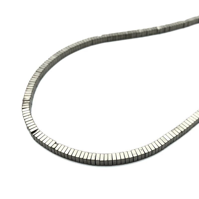 1x2,5mm matinės pilkos sp. kvadrato plokštelės formos hematitas, 40cm 1x2,5mm matinės pilkos sp. kvadrato plokštelės formos hematitas, 40cm