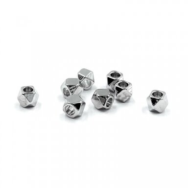 2,5mm platinos sp. nerūdijančio plieno intarpas kubas, 8vnt. 2,5mm platinos sp. nerūdijančio plieno intarpas kubas, 8vnt.