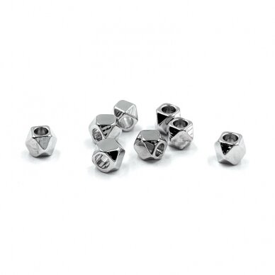 2,5mm platinos sp. nerūdijančio plieno intarpas kubas, 8vnt. 2,5mm platinos sp. nerūdijančio plieno intarpas kubas, 8vnt.