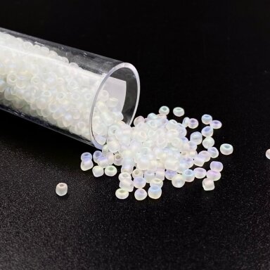 2x2,5mm matiniai skaidrios AB sp. biserio karoliukai, ±13g