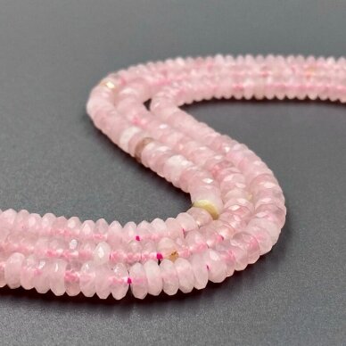 2x5mm disko formos Madagaskaro rožinis kvarcas, 40cm juosta 2x5mm disko formos Madagaskaro rožinis kvarcas, 40cm juosta