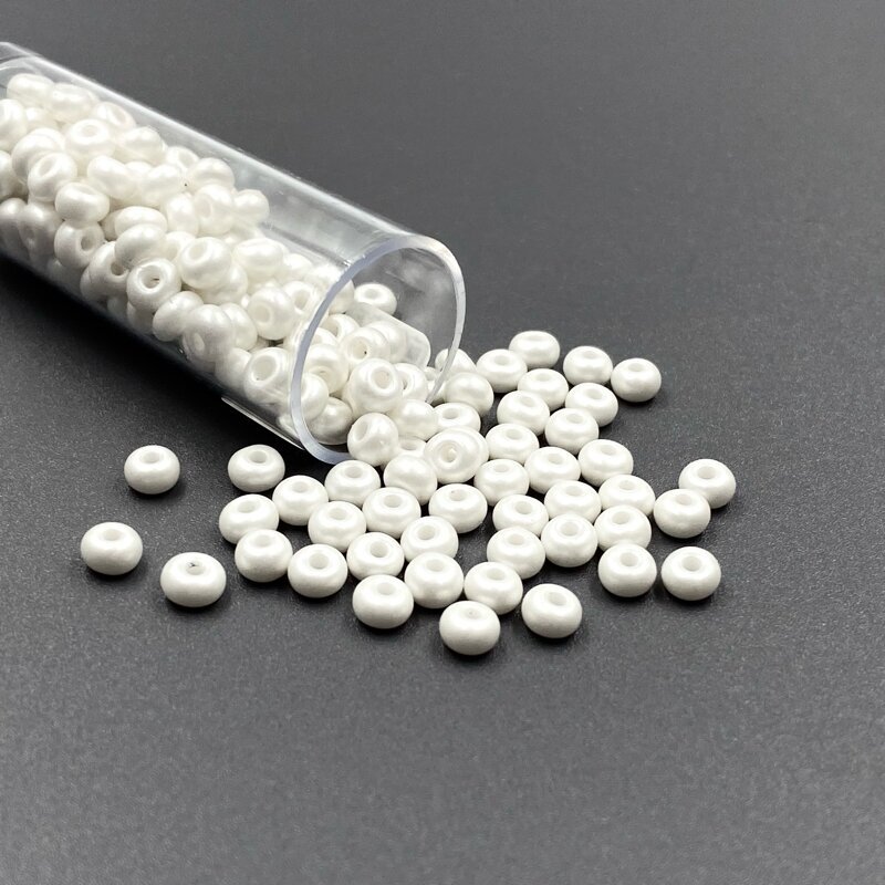 3x4,5mm matiniai perlamutrinės baltos sp. biserio karoliukai, ±13g