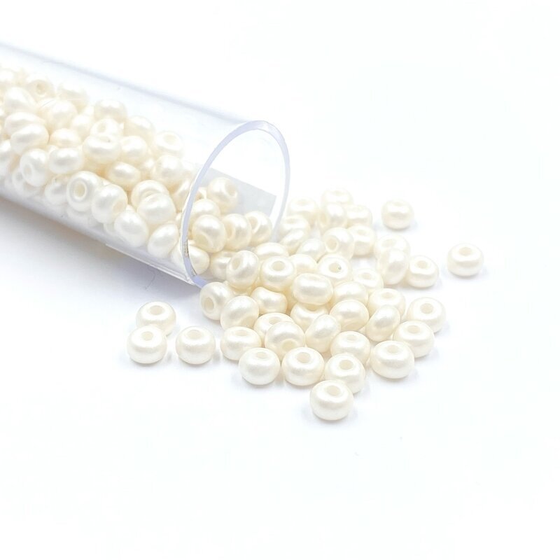 3x4mm perlamutrinės kreminės sp. biserio karoliukai, ±12g