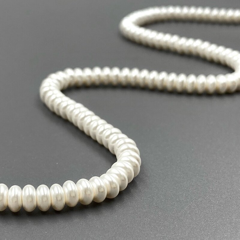 3x5mm kreminės sp. perlų masės karoliukai, 40cm juosta