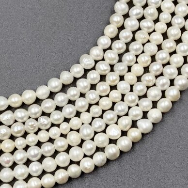 4mm natūralūs gėlavandeniai perlai, 39cm juosta 4mm natūralūs gėlavandeniai perlai, 39cm juosta