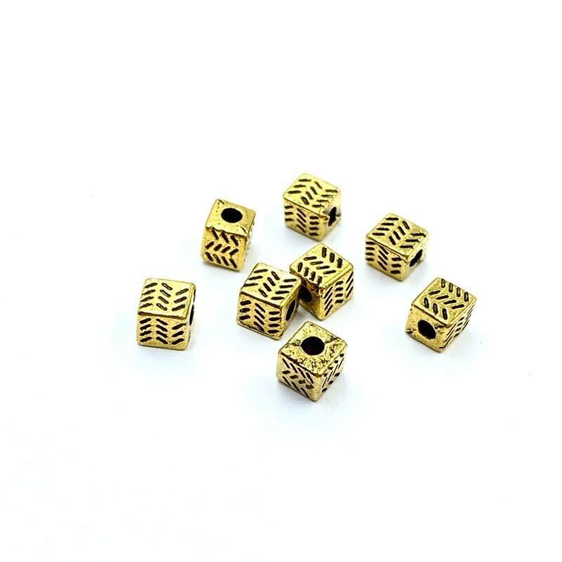 4x4mm aukso sp. intarpai, 42vnt.