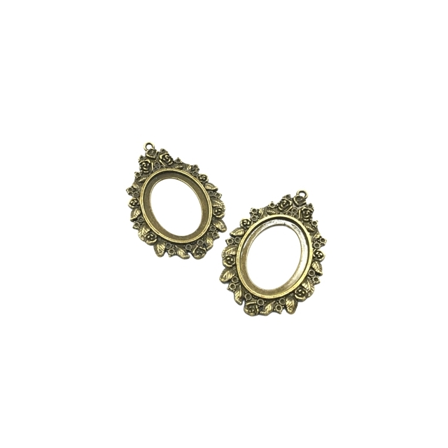 63x42mm žalvario sp. rėmelis 35,8x26,7mm kabošonui, 2vnt.