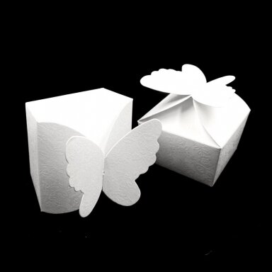 59x59x37mm baltos sp. popierinė dėžutė su drugeliu, 1vnt. 59x59x37mm baltos sp. popierinė dėžutė su drugeliu, 1vnt.