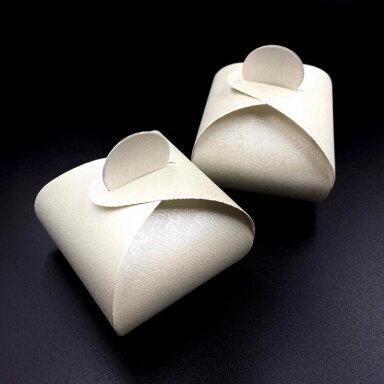 66x66x50mm švelniai gelsvos sp. popierinė dėžutė, 1vnt. 66x66x50mm švelniai gelsvos sp. popierinė dėžutė, 1vnt.