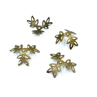 16x18mm žalvario sp. ažūrinės kepurėlės, apie 45vnt.