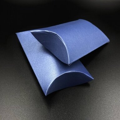 70x100x25mm mėlynos sp. pagalvėlės formos dėžutė, 1vnt. 70x100x25mm mėlynos sp. pagalvėlės formos dėžutė, 1vnt.