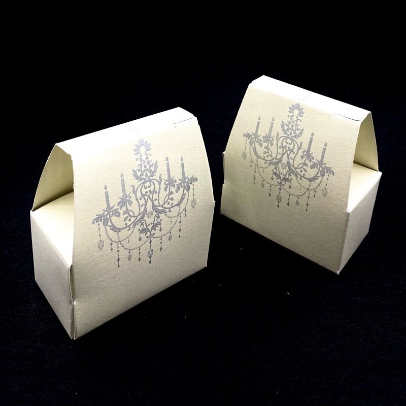 70x38x80mm gelsvos sp. popierinė dėžutė, 1vnt. 70x38x80mm gelsvos sp. popierinė dėžutė, 1vnt.