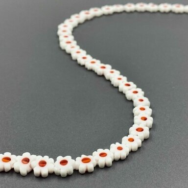 7mm baltos sp. gėlės formos murano stiklo karoliukai, 40cm juosta