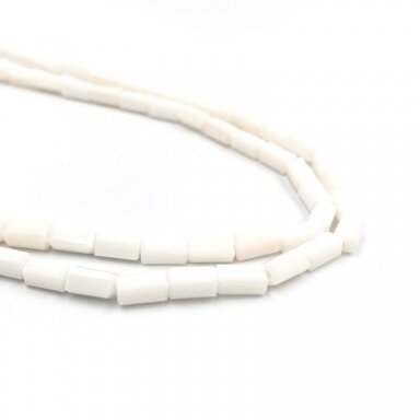 7x3mm matiniai šviesios kreminės sp. stačiakampio formos karoliukai, 54cm juosta