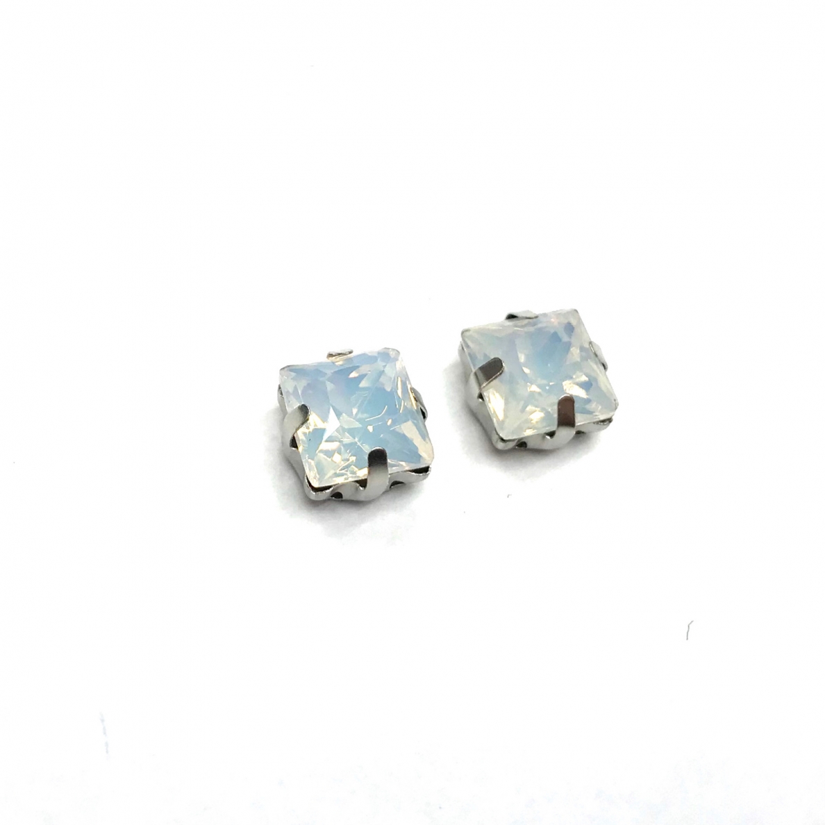 8mm mėnulio sp. kristalai sidabro sp. rėmeliuose, 2vnt