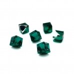 8mm smaragdo sp. kubo formos klijuojami kristalai, 5vnt.