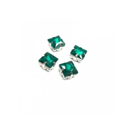 8mm Emerald sp. kristalai sidabro sp. rėmeliuose, 4vnt