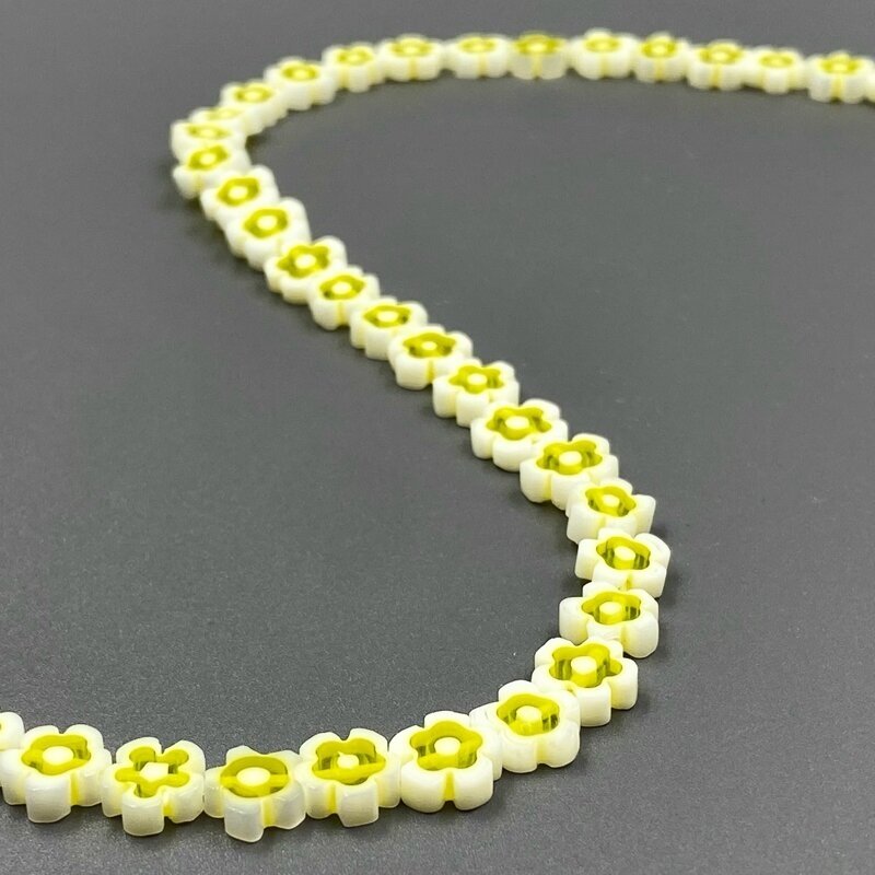 8mm baltos sp. murano stiklo karoliukai gėlytės, 37cm juosta