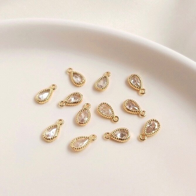 8x5mm aukso sp. nerūdijančio plieno pakabukas lašas, 1vnt.