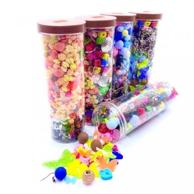Įvairių detalių ir karoliukų mix, 500ml (300-600g) Įvairių detalių ir karoliukų mix, 500ml (300-600g)