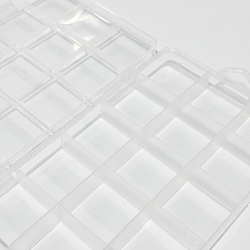 Plastikinė dėžutė, skaidrios sp. 18 skyrių, 1vnt. 1 Plastikinė dėžutė, skaidrios sp. 18 skyrių, 1vnt. 1